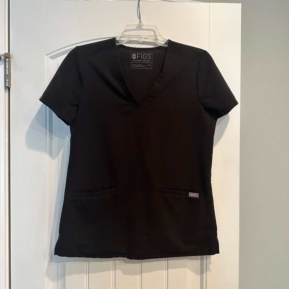 FIGS Black Women's Top